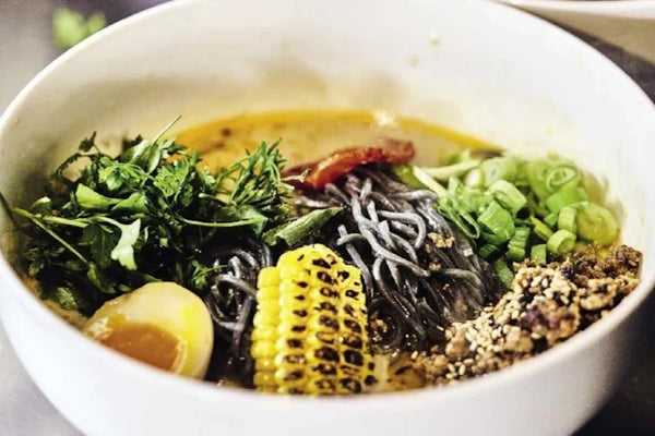 Nudelsuppe mit Mais & Frischkäse | ©Stefan Braun