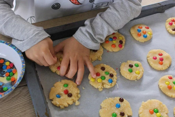 Backen mit Kindern | © Unsplash: Olivia Oliver Design